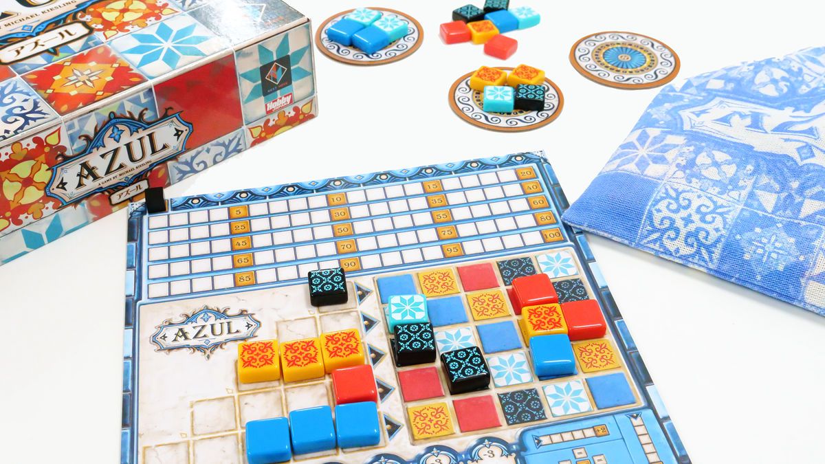 Azul è un gioco "astratto" che ha raccolto molti consensi ad Essen 2017. Una realizzazione mozzafiato per un gioco originale ed intelligente. Adatto a tutti